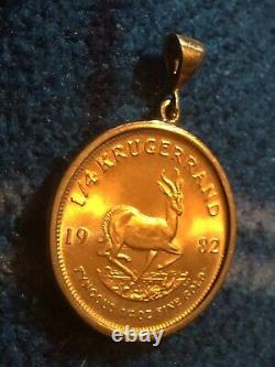 1982 Fine Gold 1/4 oz Krugerrand Coin In Gold Locket Marked 96 Total Wt. 9.38 Gm