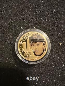 Jonathan Toews 2017 Upper Deck Grandeur Gold Coin 1/4oz. 999 Fine Gold 5/100